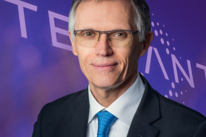 Stellantis anticipates a massive battle with Chinese rivals in the European market for electric vehicles, warning of serious implications.