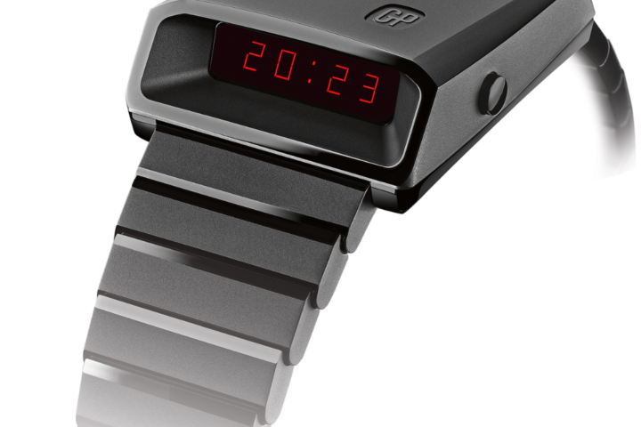 Girard-Perregaux and Saint Laurent Rive Droite have once again joined powers to launch the Casquette 2.0 Saint Laurent 02.