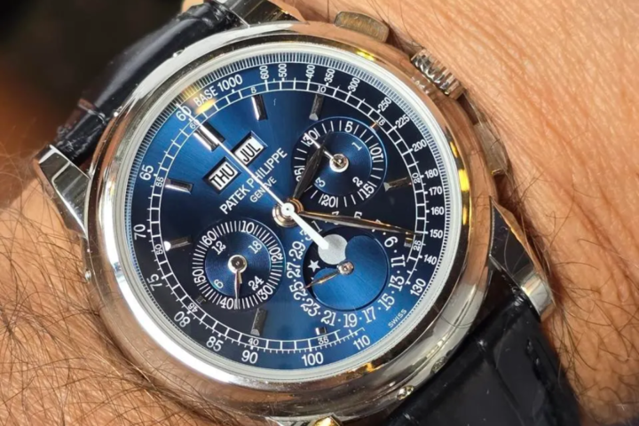 In the late 20th century, the perpetual calendar clock was one of Patek Philippe's most legendary models, falling into the elegant complications collection.