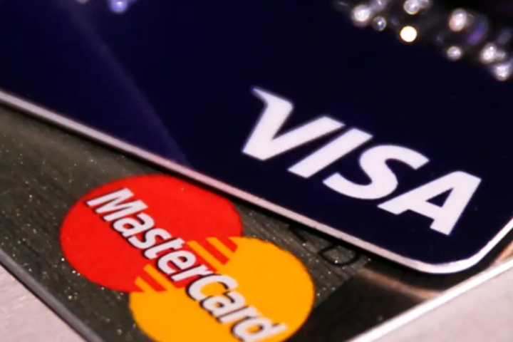 Visa and Mastercard agreed to extend the caps on tourist card fees set five years ago with EU antitrust regulators.