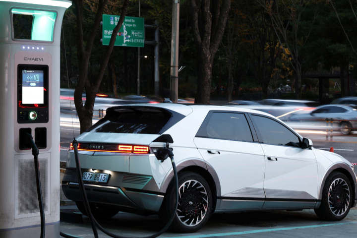The South Korea government and ruling party have advanced the implementation of a new electric vehicle battery certification scheme.